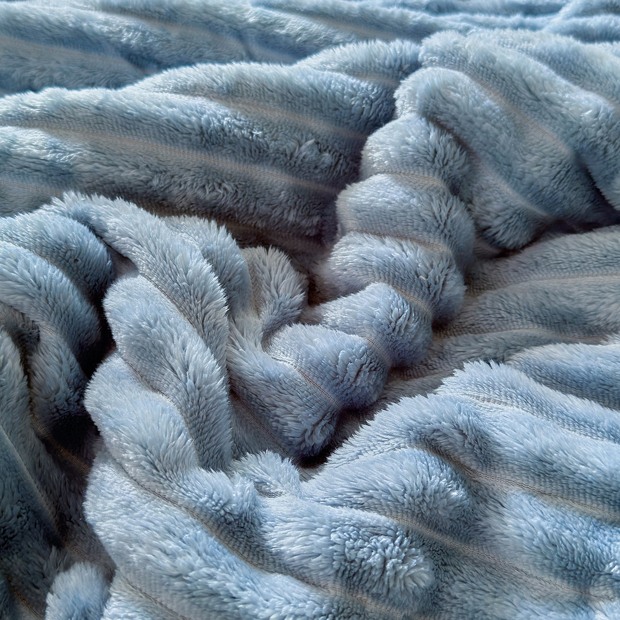 91家纺网 家纺一手货源 找家纺 艾咪-Amy ntmy 2025新款立体抽条仿兔绒羊羔绒双层毯子 双层毯-云絮蓝