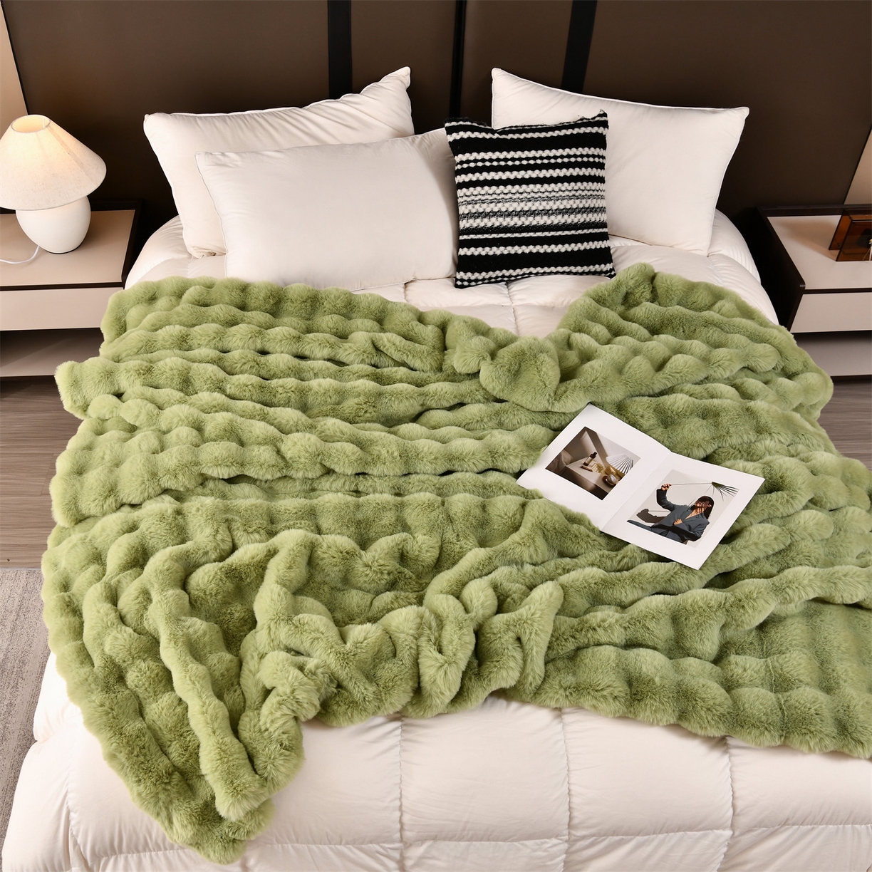 91家纺网 家纺一手货源 找家纺 （总）奥裕2025新款A类480克托斯卡纳大兔毛仿皮草兔兔绒午睡毛毯（含包装）