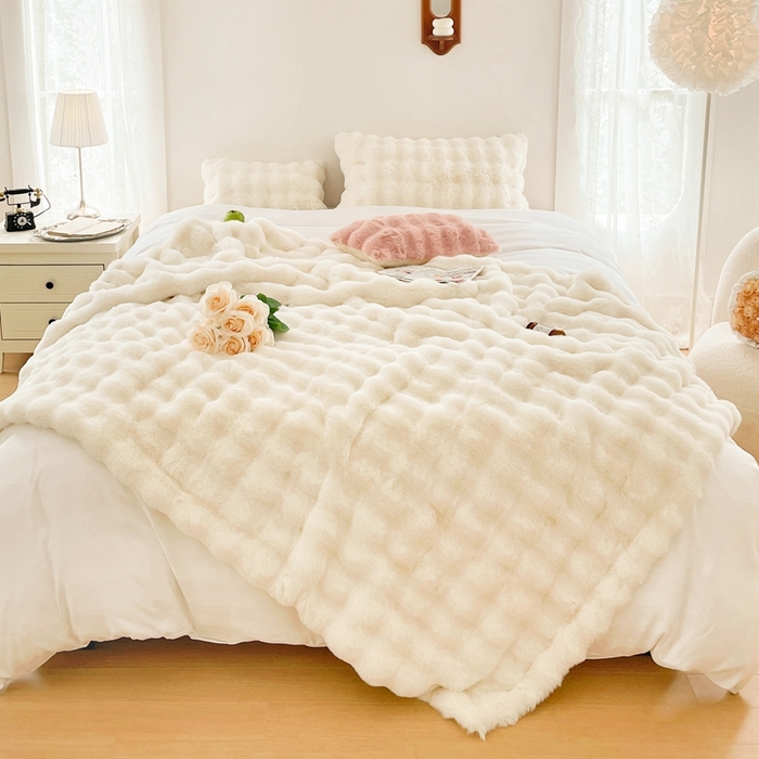 91家纺网 家纺一手货源 找家纺 （总）奥裕2025新款A类480克托斯卡纳大兔毛仿皮草兔兔绒午睡毛毯（含包装）