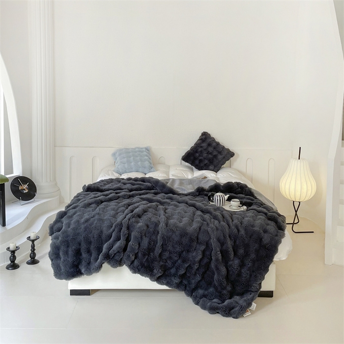 91家纺网 家纺一手货源 找家纺 （总）奥裕2025新款A类480克托斯卡纳大兔毛仿皮草兔兔绒午睡毛毯（含包装）