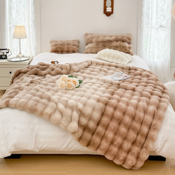 91家纺网 家纺一手货源 找家纺 （总）奥裕2025新款A类480克托斯卡纳大兔毛仿皮草兔兔绒午睡毛毯（含包装）