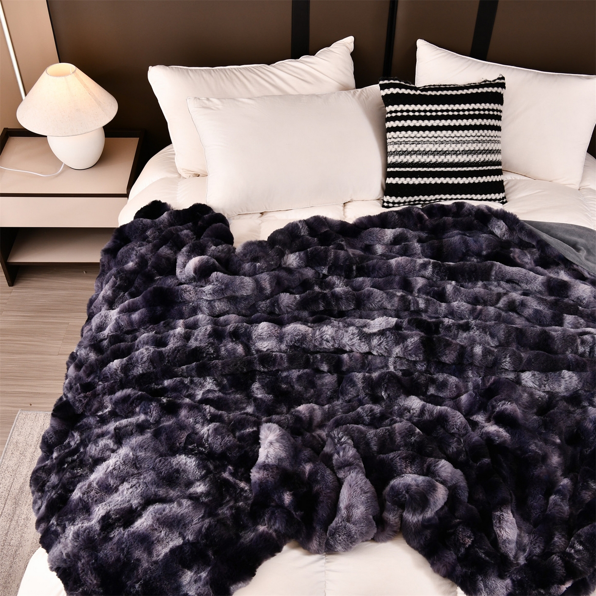 91家纺网 家纺一手货源 找家纺 （总）奥裕2025新款A类480克托斯卡纳大兔毛仿皮草兔兔绒午睡毛毯（含包装）