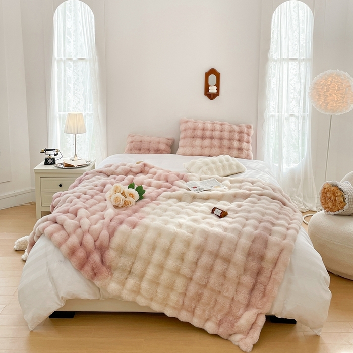 91家纺网 家纺一手货源 找家纺 （总）奥裕2025新款A类480克托斯卡纳大兔毛仿皮草兔兔绒午睡毛毯（含包装）