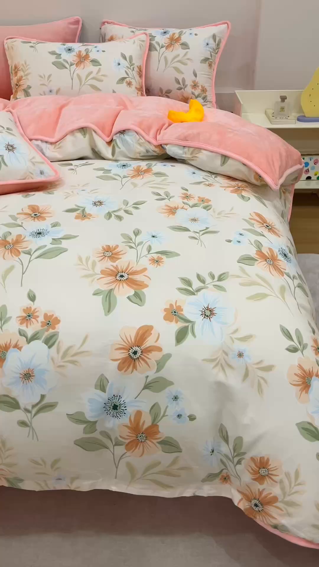 91家纺网 家纺一手货源 找家纺 红粉佳人家纺 2025新款A类棉加绒印花单被套被套单件 花颜悦色