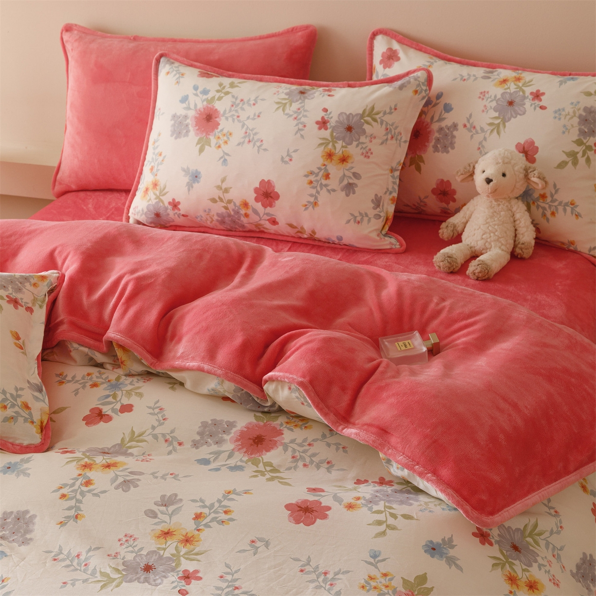 91家纺网 家纺一手货源 找家纺 红粉佳人家纺 2025新款A类棉加绒印花单被套被套单件 花漾甜梦