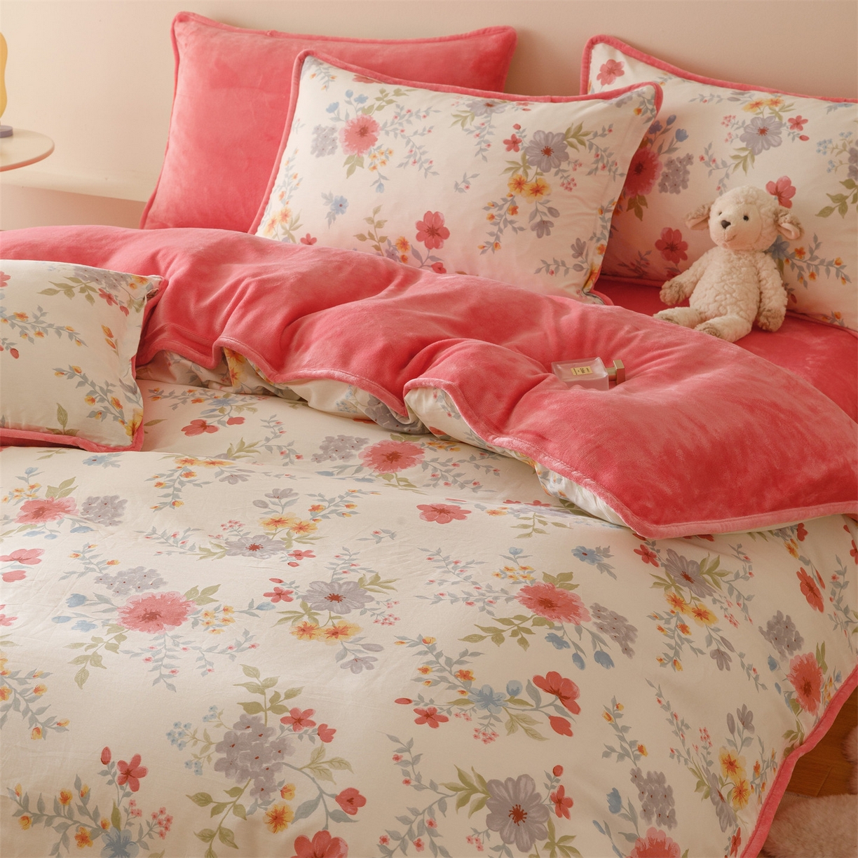 91家纺网 家纺一手货源 找家纺 红粉佳人家纺 2025新款A类棉加绒印花单被套被套单件 花漾甜梦