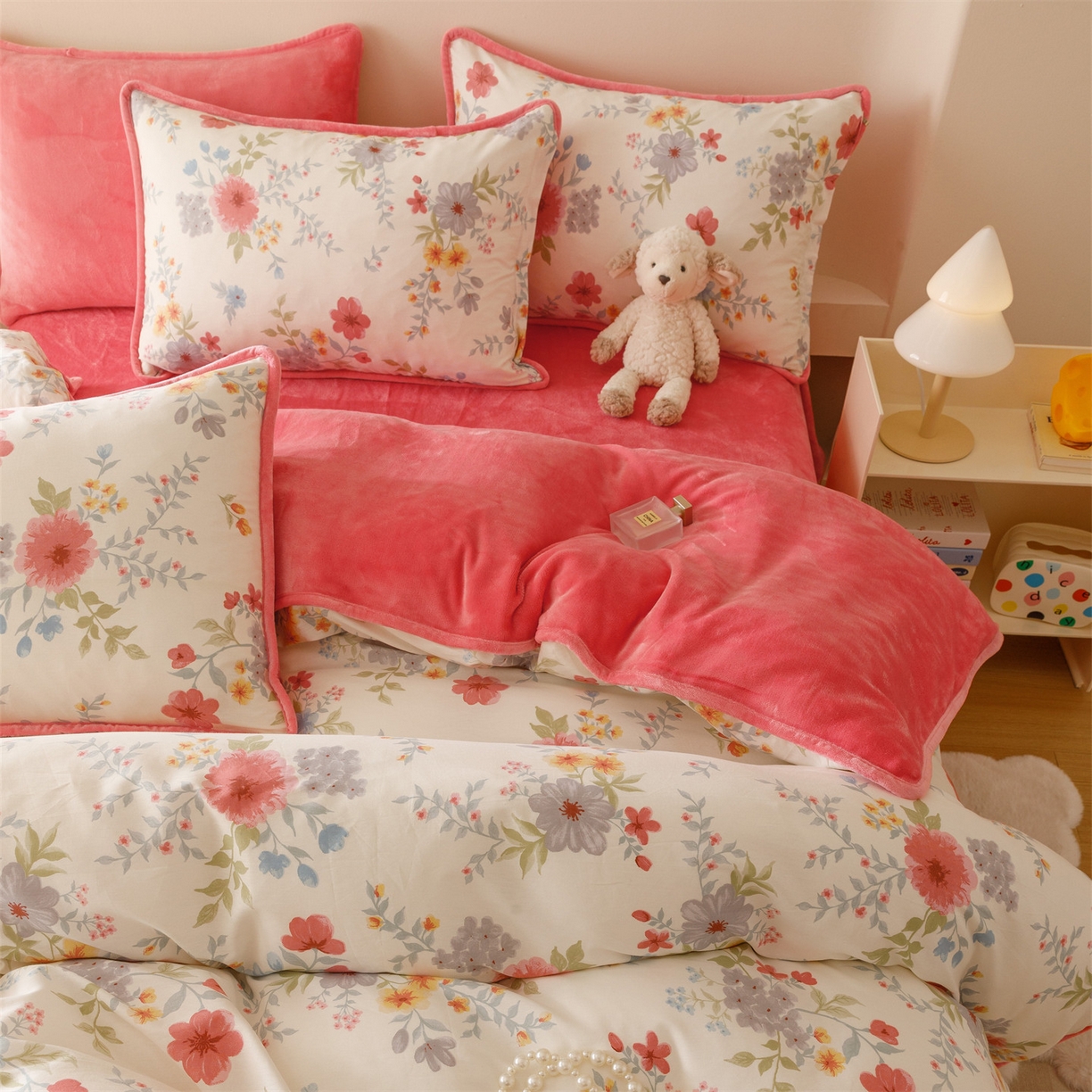 91家纺网 家纺一手货源 找家纺 红粉佳人家纺 2025新款A类棉加绒印花单被套被套单件 花漾甜梦