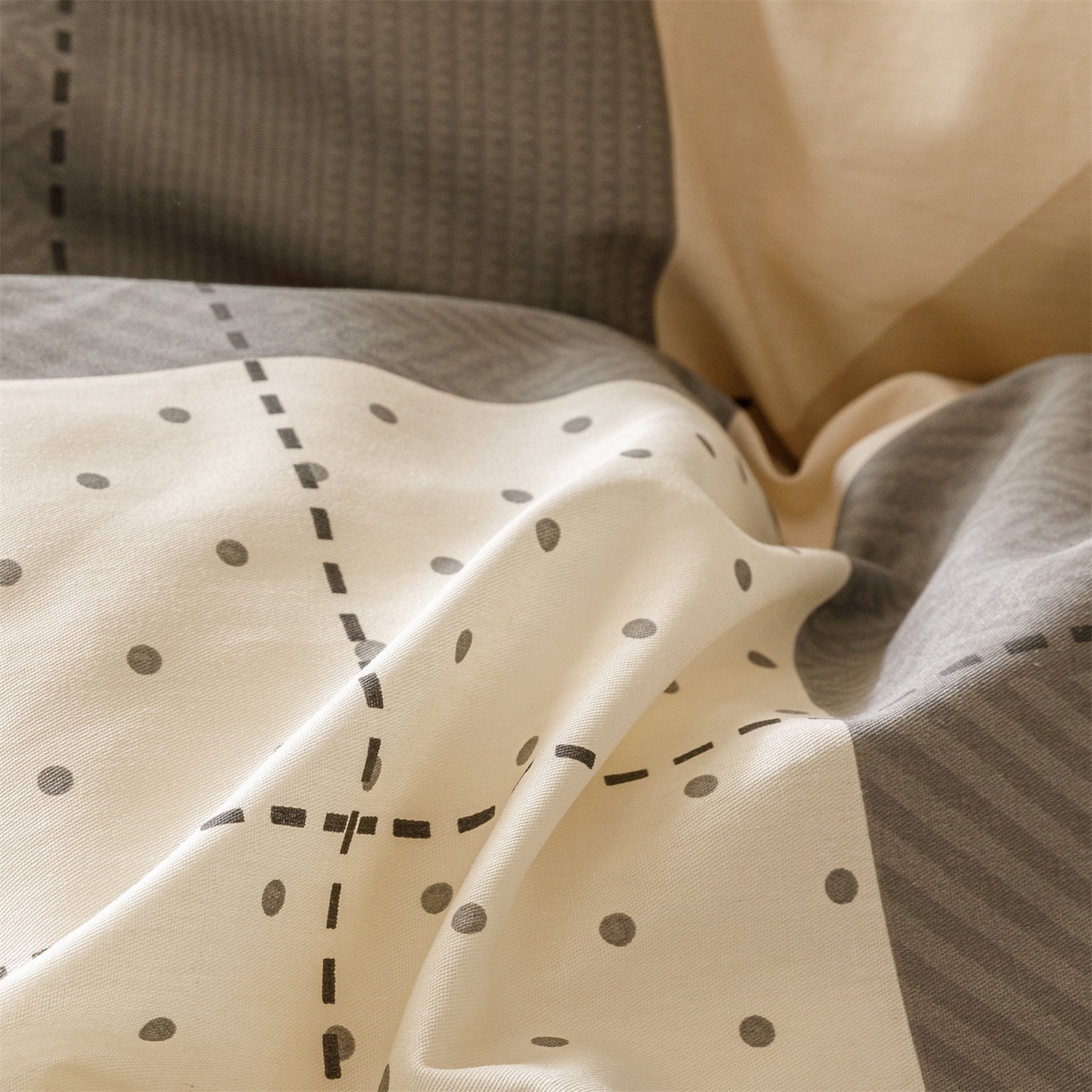 91家纺网 家纺一手货源 找家纺 红粉佳人家纺 2025新款A类棉加绒印花单被套被套单件 积木格子