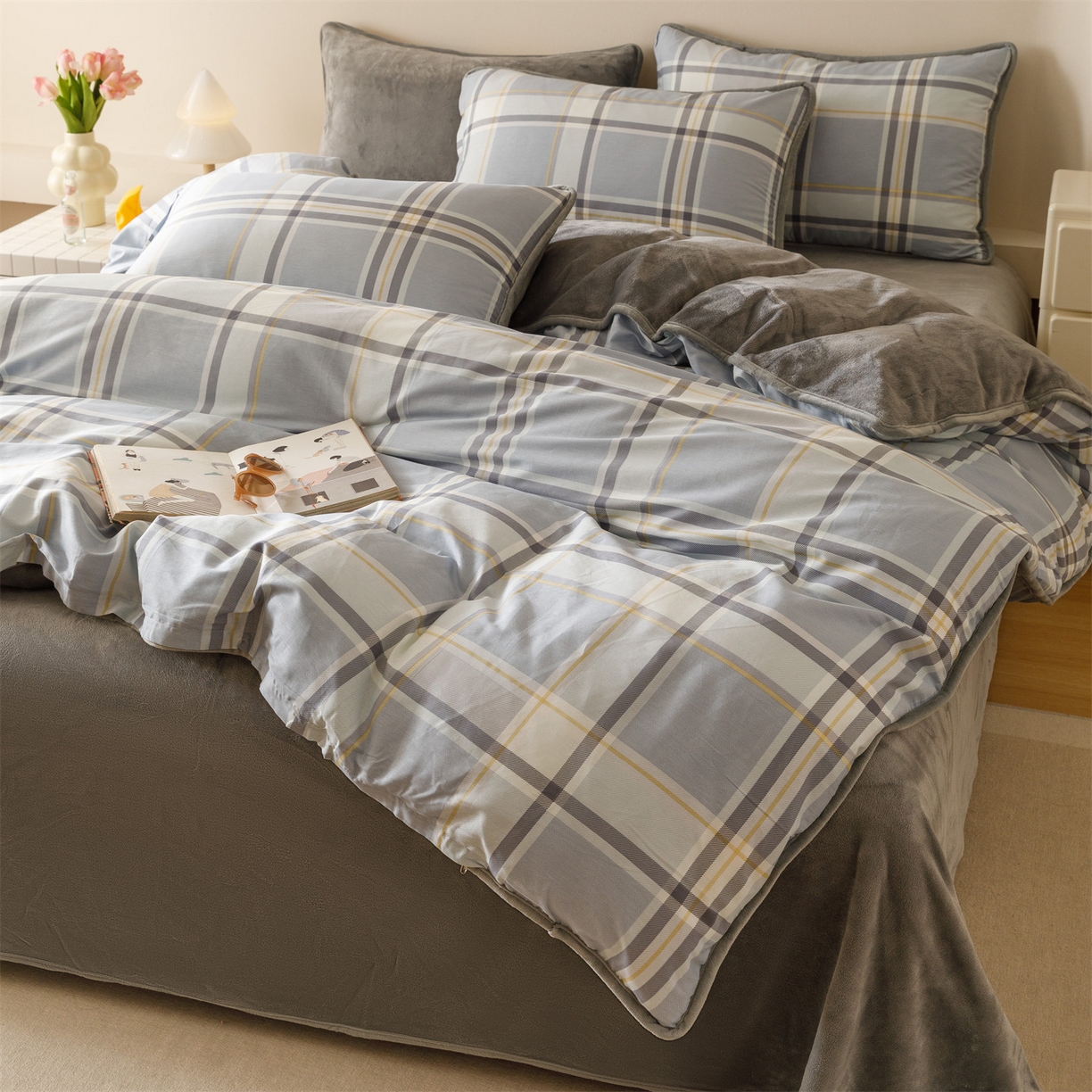 91家纺网 家纺一手货源 找家纺 红粉佳人家纺 2025新款A类棉加绒印花单被套被套单件 简格风尚