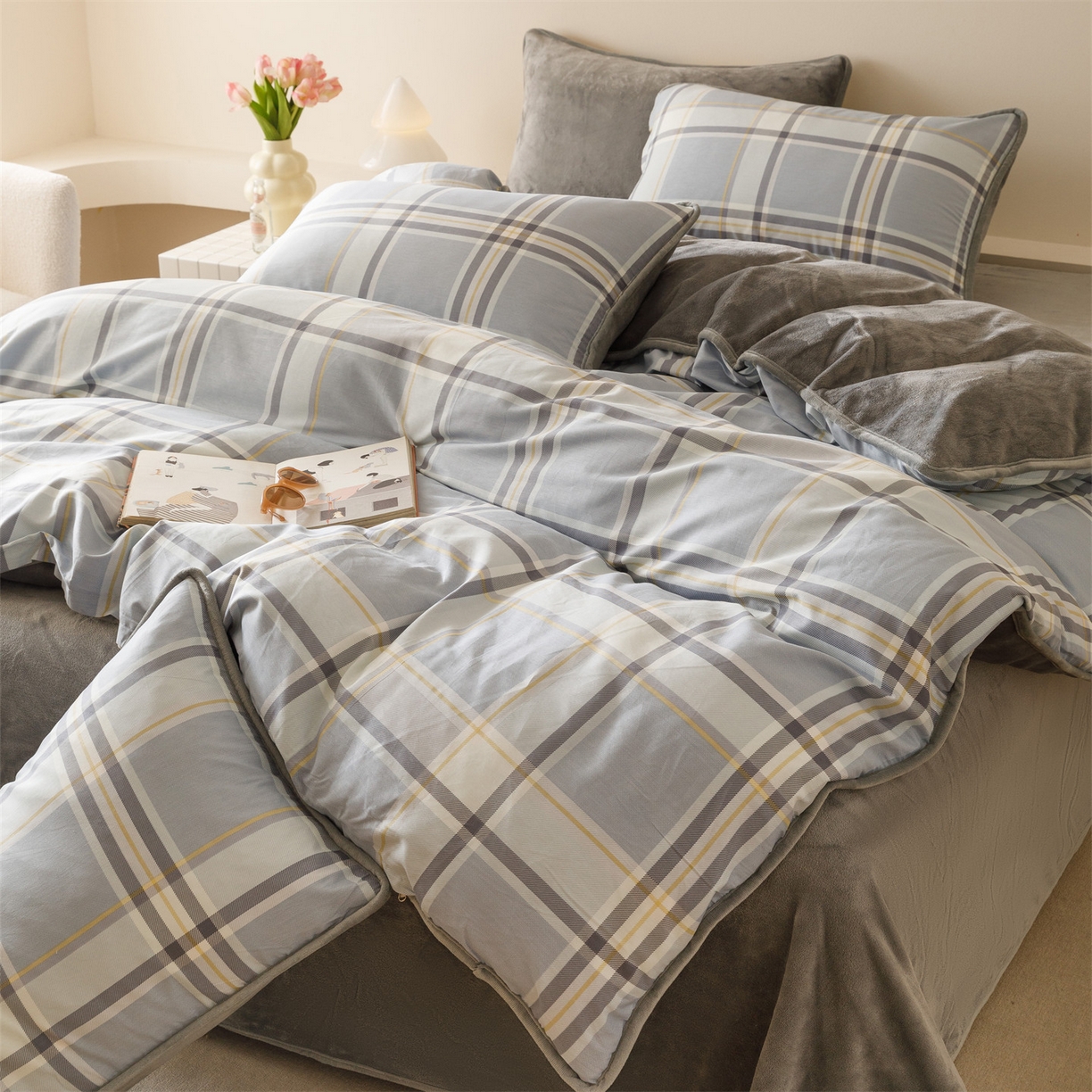 91家纺网 家纺一手货源 找家纺 红粉佳人家纺 2025新款A类棉加绒印花单被套被套单件 简格风尚