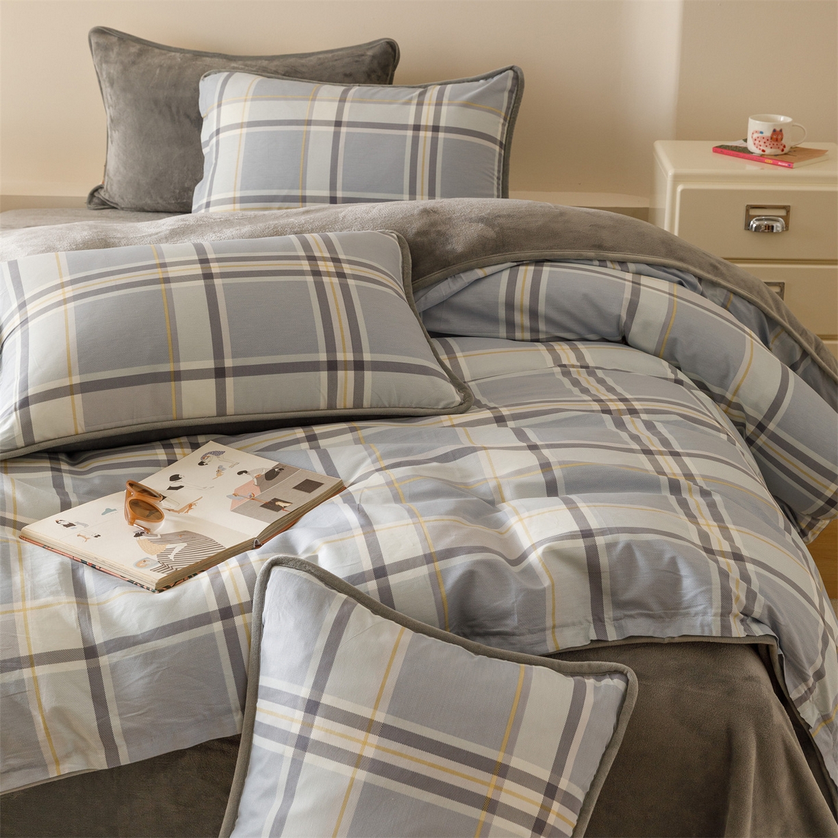 91家纺网 家纺一手货源 找家纺 红粉佳人家纺 2025新款A类棉加绒印花单被套被套单件 简格风尚