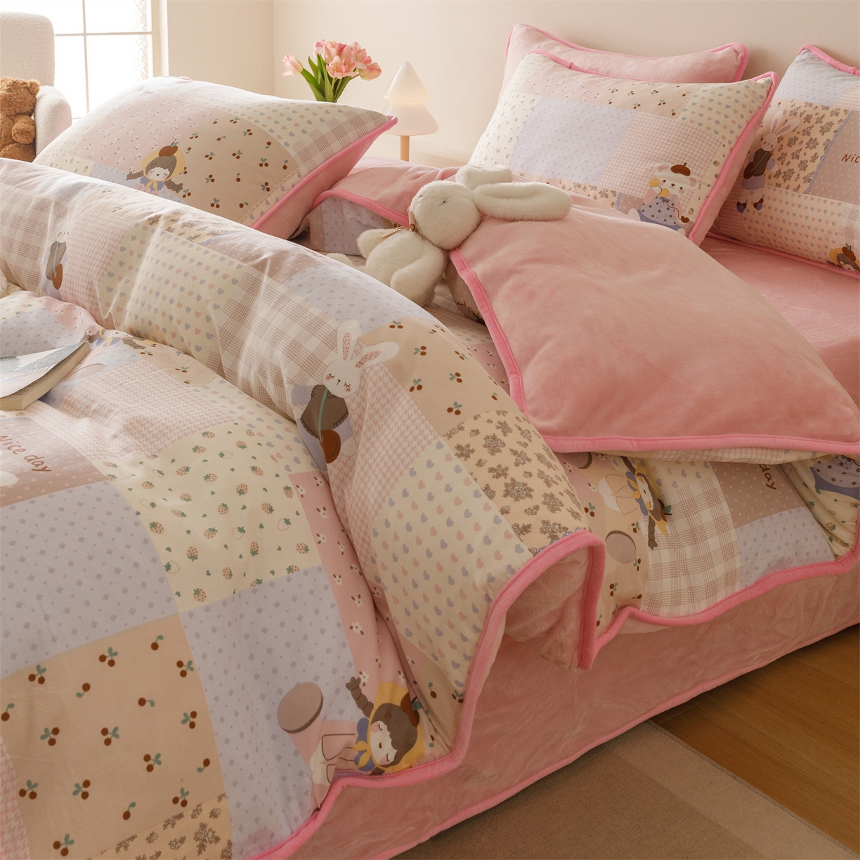 91家纺网 家纺一手货源 找家纺 红粉佳人家纺 2025新款A类棉加绒印花单被套被套单件 快乐聚会