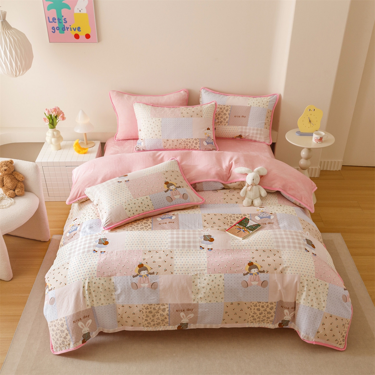 91家纺网 家纺一手货源 找家纺 红粉佳人家纺 2025新款A类棉加绒印花单被套被套单件 快乐聚会