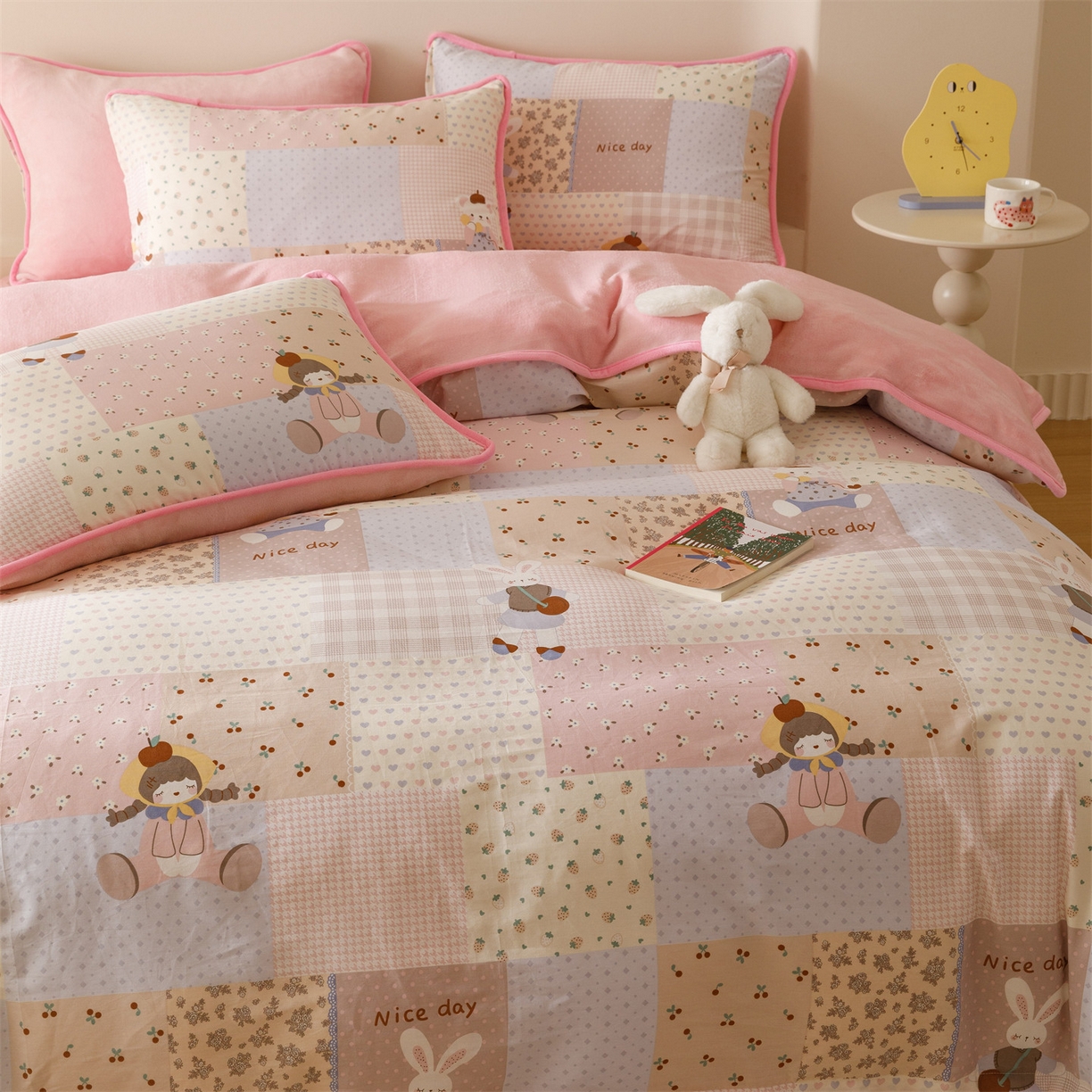 91家纺网 家纺一手货源 找家纺 红粉佳人家纺 2025新款A类棉加绒印花单被套被套单件 快乐聚会