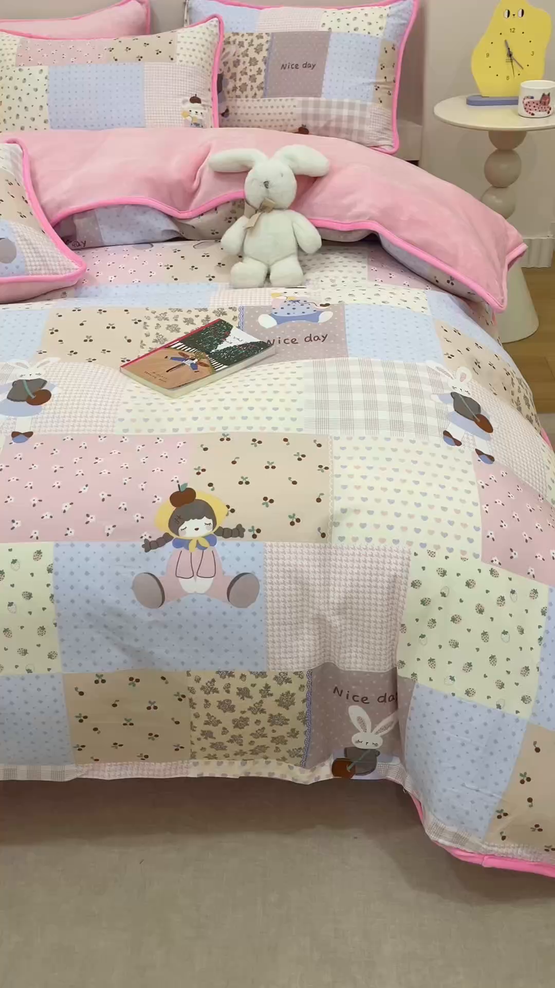 91家纺网 家纺一手货源 找家纺 红粉佳人家纺 2025新款A类棉加绒印花单被套被套单件 快乐聚会