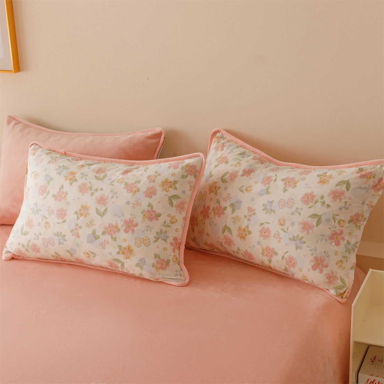 91家纺网 家纺一手货源 找家纺 红粉佳人家纺 2025新款A类棉加绒印花单被套被套单件 满园芳华