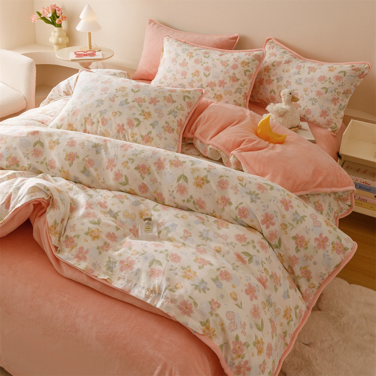 91家纺网 家纺一手货源 找家纺 红粉佳人家纺 2025新款A类棉加绒印花单被套被套单件 满园芳华