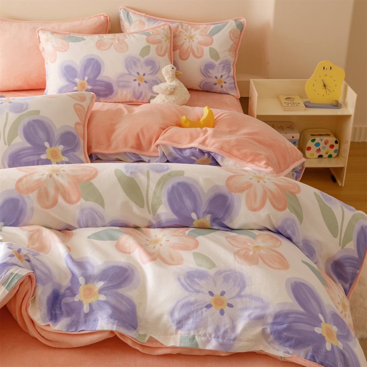 91家纺网 家纺一手货源 找家纺 红粉佳人家纺 2025新款A类棉加绒印花单被套被套单件 梦幻花海