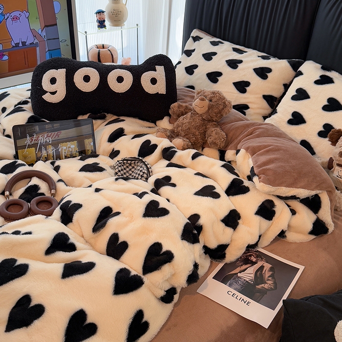 91家纺网 家纺一手货源 找家纺 HL原创 2025新款兔毛绒四件套 焦糖爱心