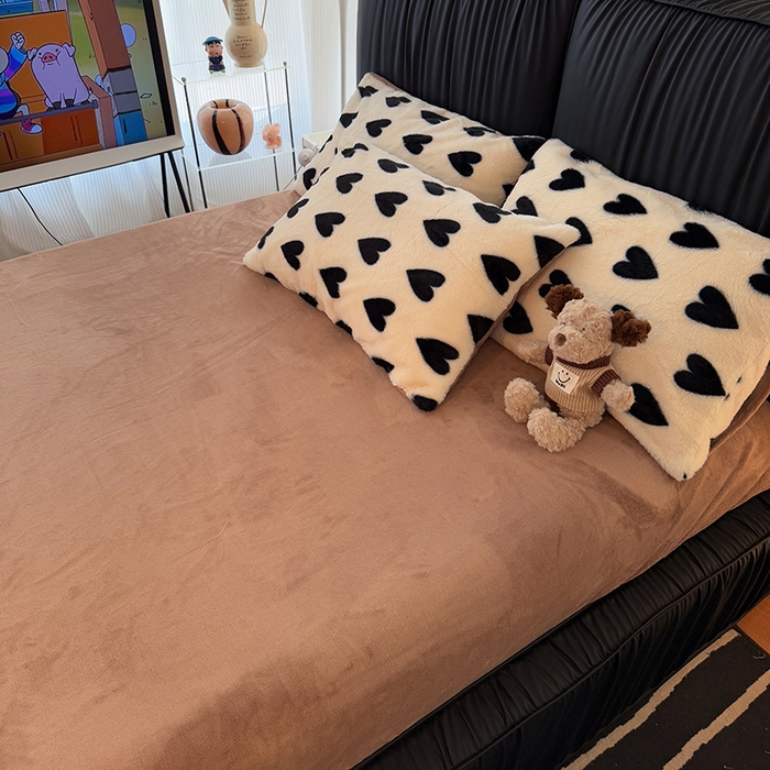 91家纺网 家纺一手货源 找家纺 HL原创 2025新款兔毛绒四件套 焦糖爱心