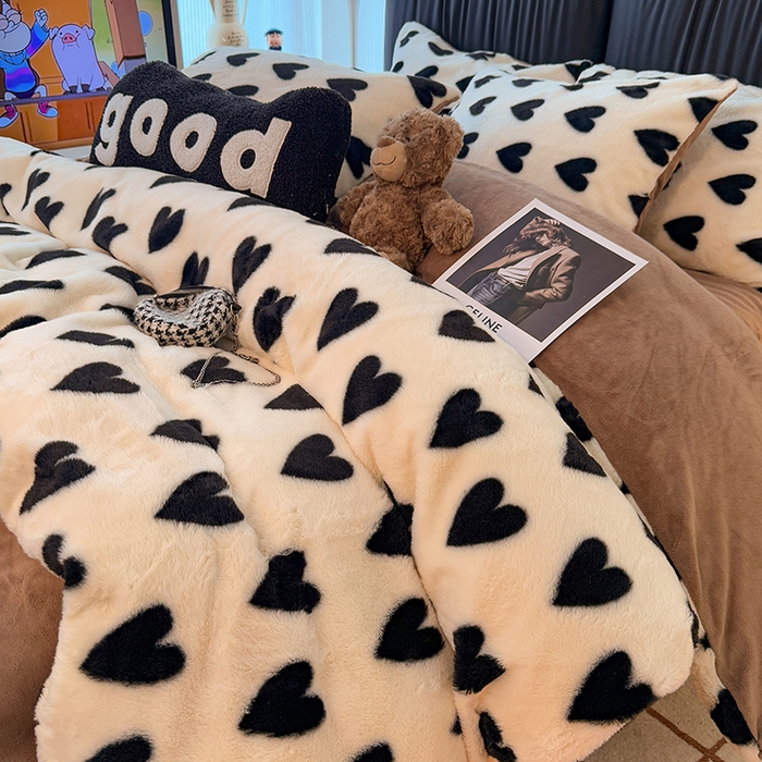 91家纺网 家纺一手货源 找家纺 HL原创 2025新款兔毛绒四件套 焦糖爱心