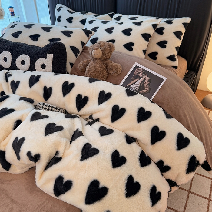 91家纺网 家纺一手货源 找家纺 HL原创 2025新款兔毛绒四件套 焦糖爱心