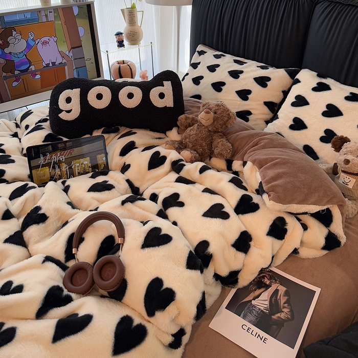 91家纺网 家纺一手货源 找家纺 HL原创 2025新款兔毛绒四件套 焦糖爱心