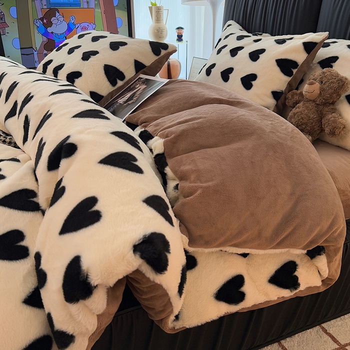 91家纺网 家纺一手货源 找家纺 HL原创 2025新款兔毛绒四件套 焦糖爱心