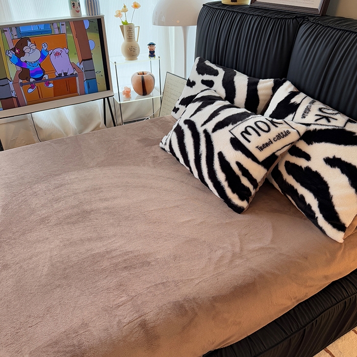 91家纺网 家纺一手货源 找家纺 HL原创 2025新款兔毛绒四件套 时尚斑马