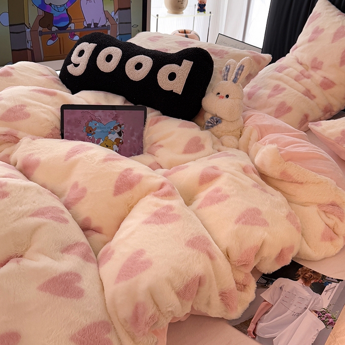 91家纺网 家纺一手货源 找家纺 HL原创 2025新款兔毛绒四件套 粉色心情