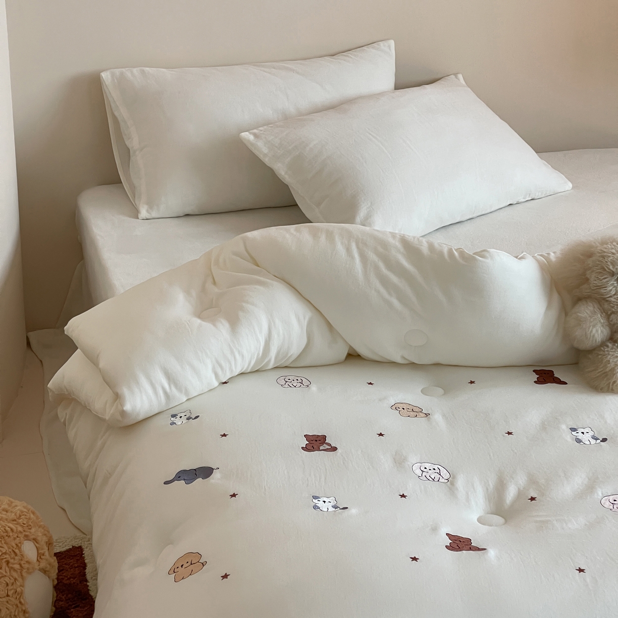 91家纺网 家纺一手货源 找家纺 （总）一加一 2025新款全棉双层皱皱纱刺绣蚕丝大豆抗菌被子被芯