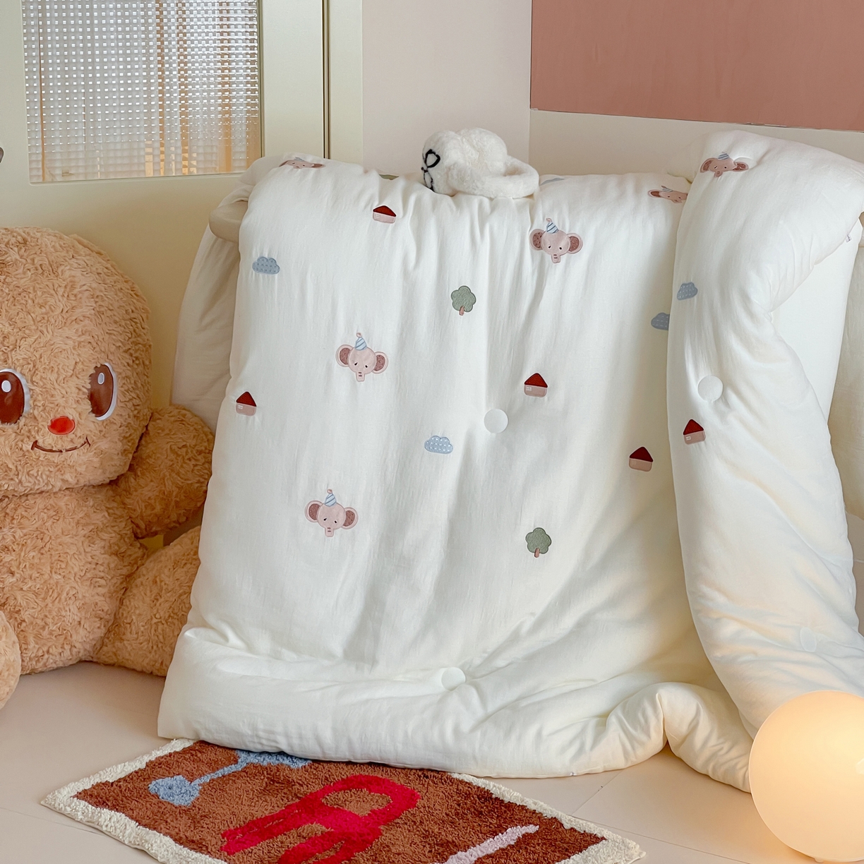 91家纺网 家纺一手货源 找家纺 一加一 2025新款全棉双层皱皱纱刺绣蚕丝大豆抗菌被子被芯 趴趴象