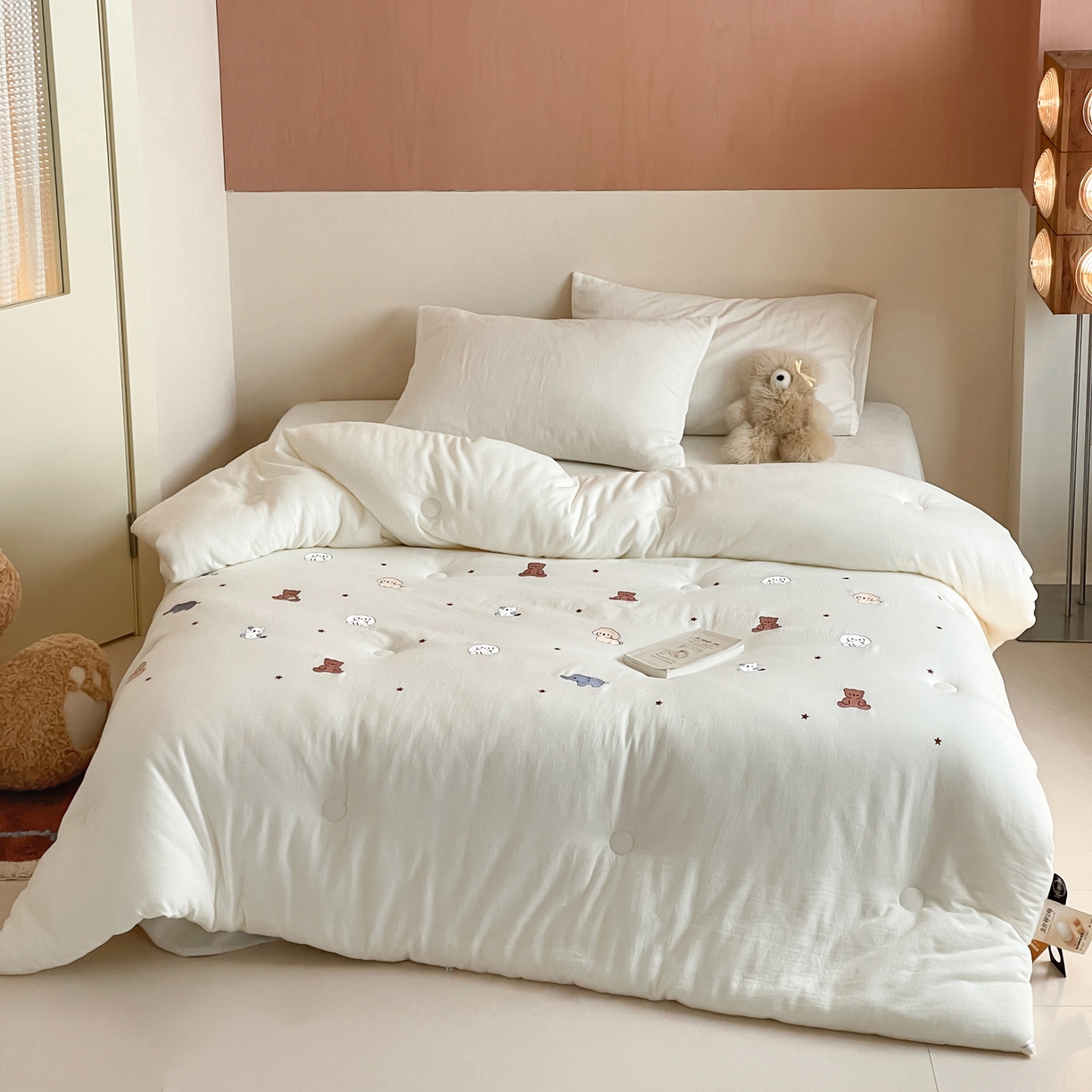 91家纺网 家纺一手货源 找家纺 一加一 2025新款全棉双层皱皱纱刺绣蚕丝大豆抗菌被子被芯 动物城