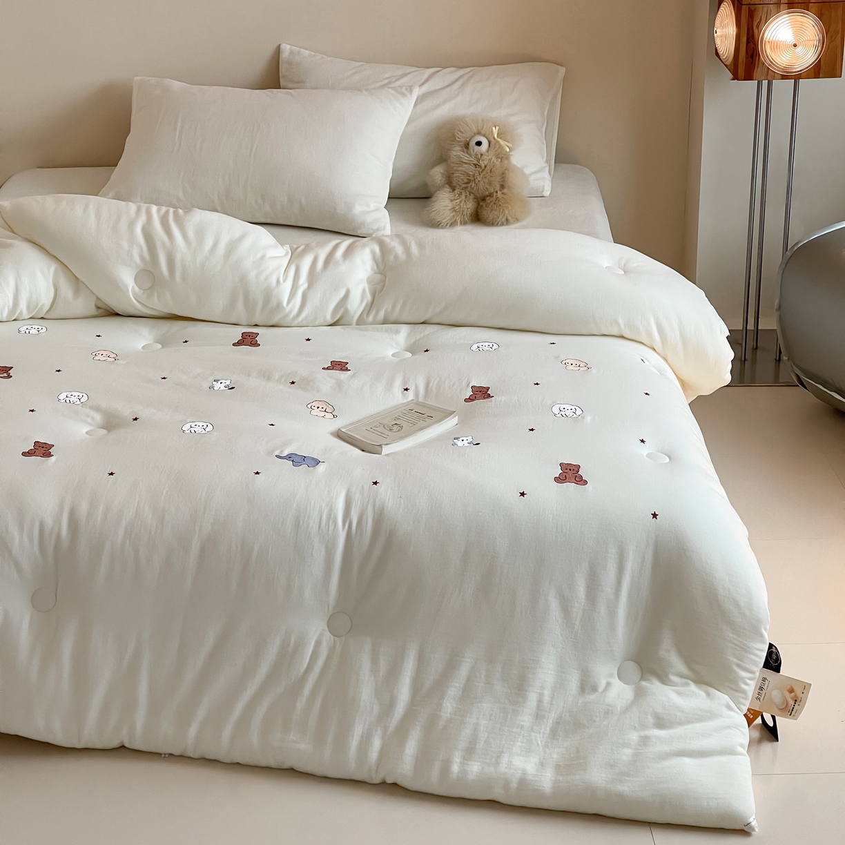 91家纺网 家纺一手货源 找家纺 一加一 2025新款全棉双层皱皱纱刺绣蚕丝大豆抗菌被子被芯 动物城