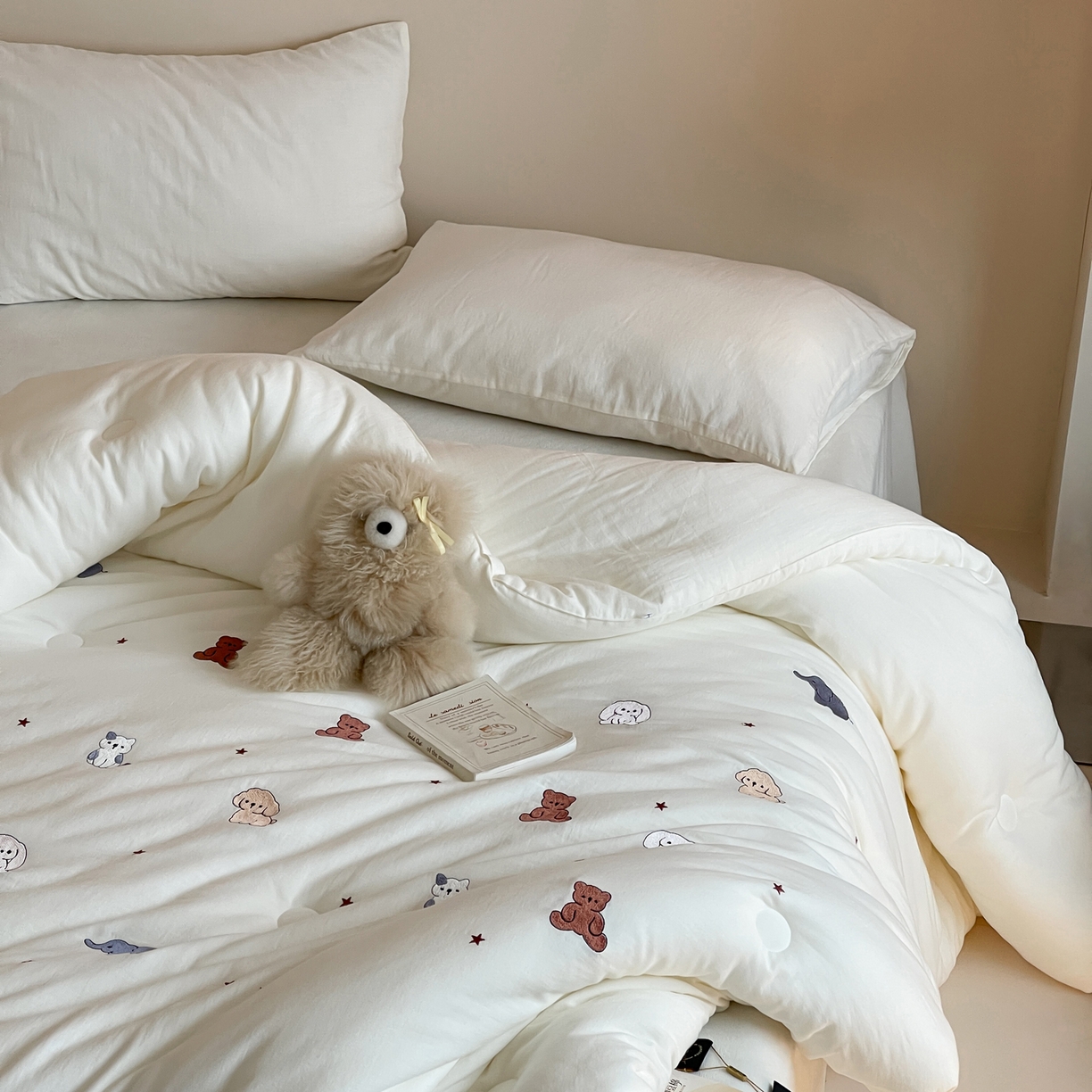 91家纺网 家纺一手货源 找家纺 一加一 2025新款全棉双层皱皱纱刺绣蚕丝大豆抗菌被子被芯 动物城