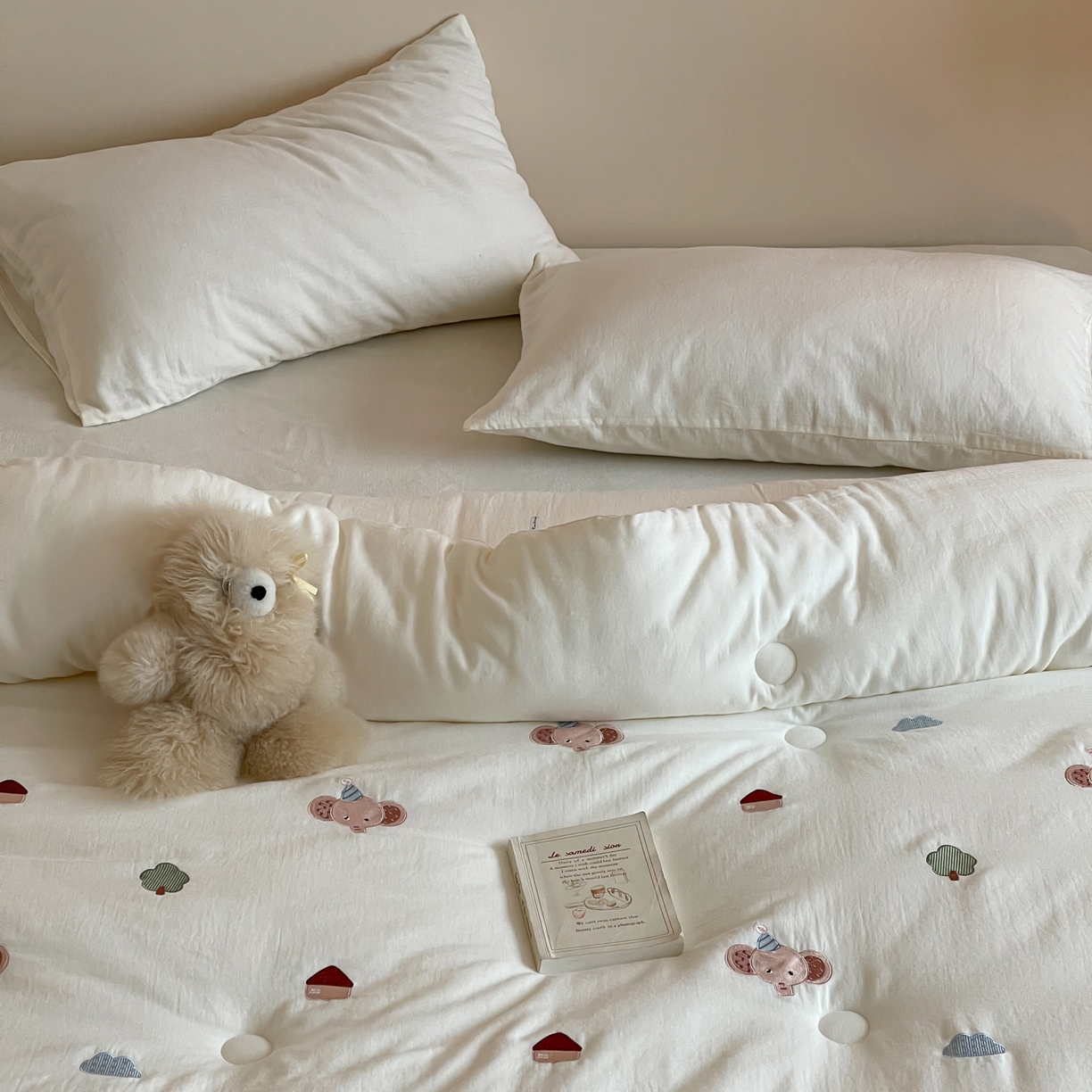 91家纺网 家纺一手货源 找家纺 一加一 2025新款全棉双层皱皱纱刺绣蚕丝大豆抗菌被子被芯 趴趴象