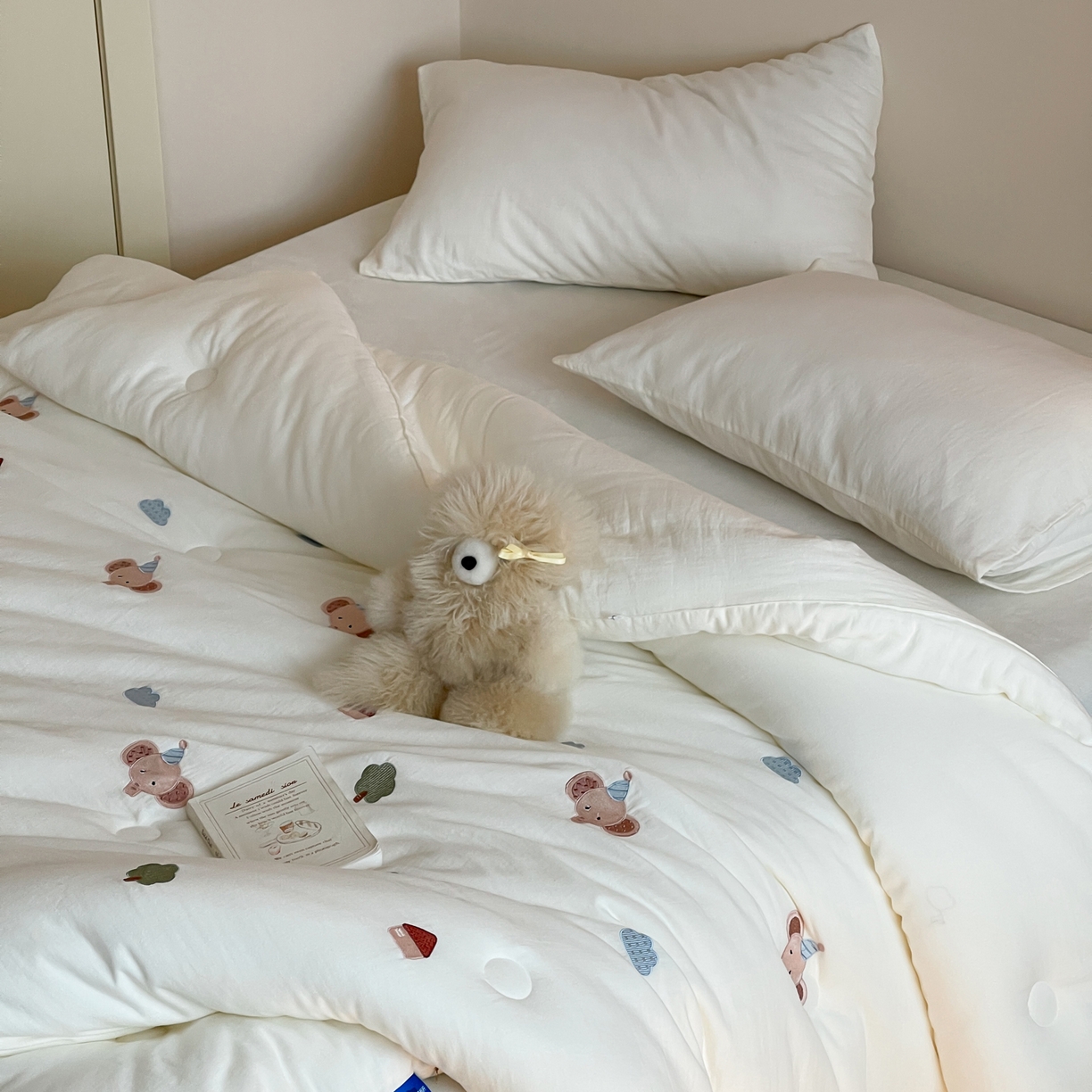 91家纺网 家纺一手货源 找家纺 一加一 2025新款全棉双层皱皱纱刺绣蚕丝大豆抗菌被子被芯 趴趴象