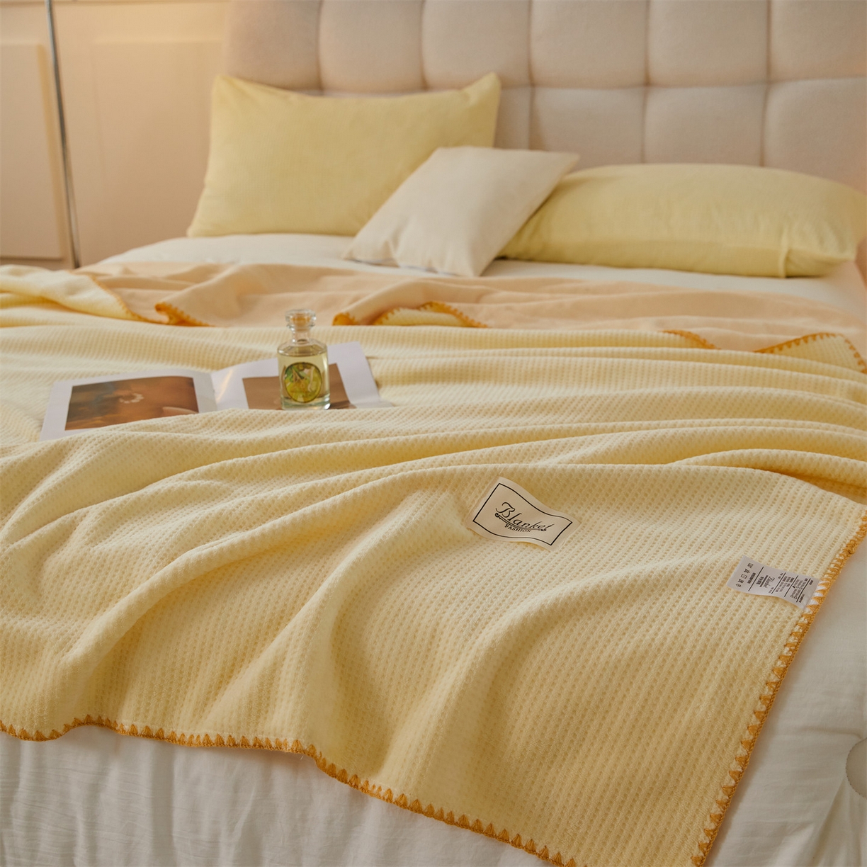 91家纺网 家纺一手货源 找家纺 雯豆家纺 2025新品华夫格毛毯盖毯双层加厚办公室披肩毯子 自由风-可可蛋黄