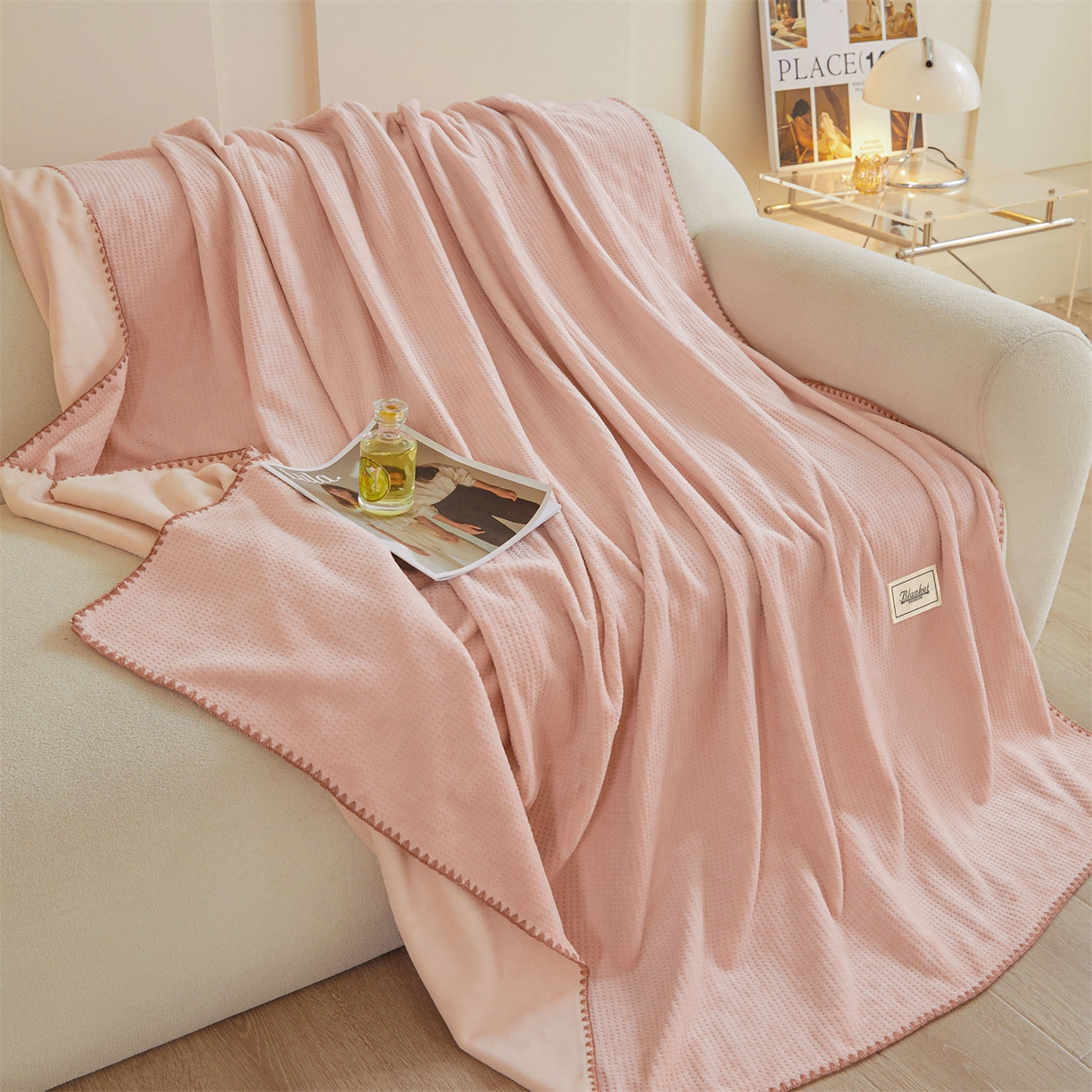 91家纺网 家纺一手货源 找家纺 雯豆家纺 2025新品华夫格毛毯盖毯双层加厚办公室披肩毯子 自由风-密合粉