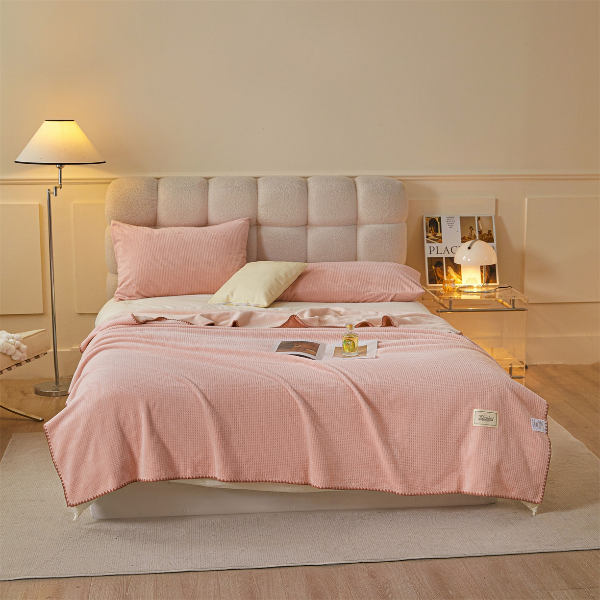 91家纺网 家纺一手货源 找家纺 雯豆家纺 2025新品华夫格毛毯盖毯双层加厚办公室披肩毯子 自由风-密合粉