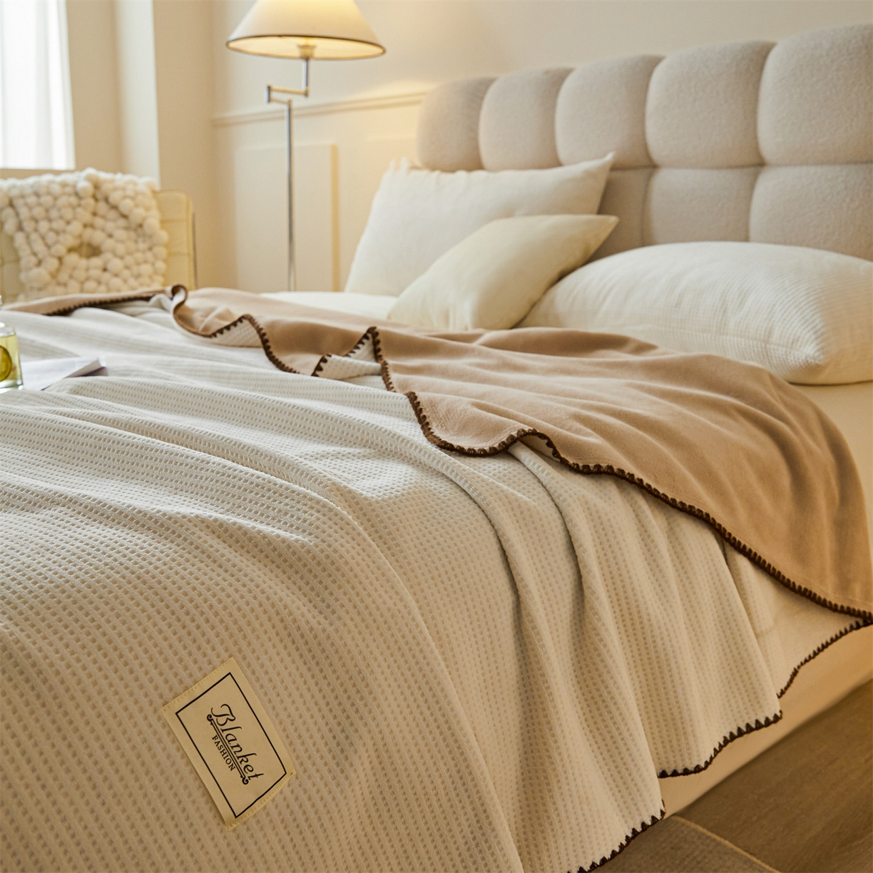 91家纺网 家纺一手货源 找家纺 雯豆家纺 2025新品华夫格毛毯盖毯双层加厚办公室披肩毯子 自由风-奶咖