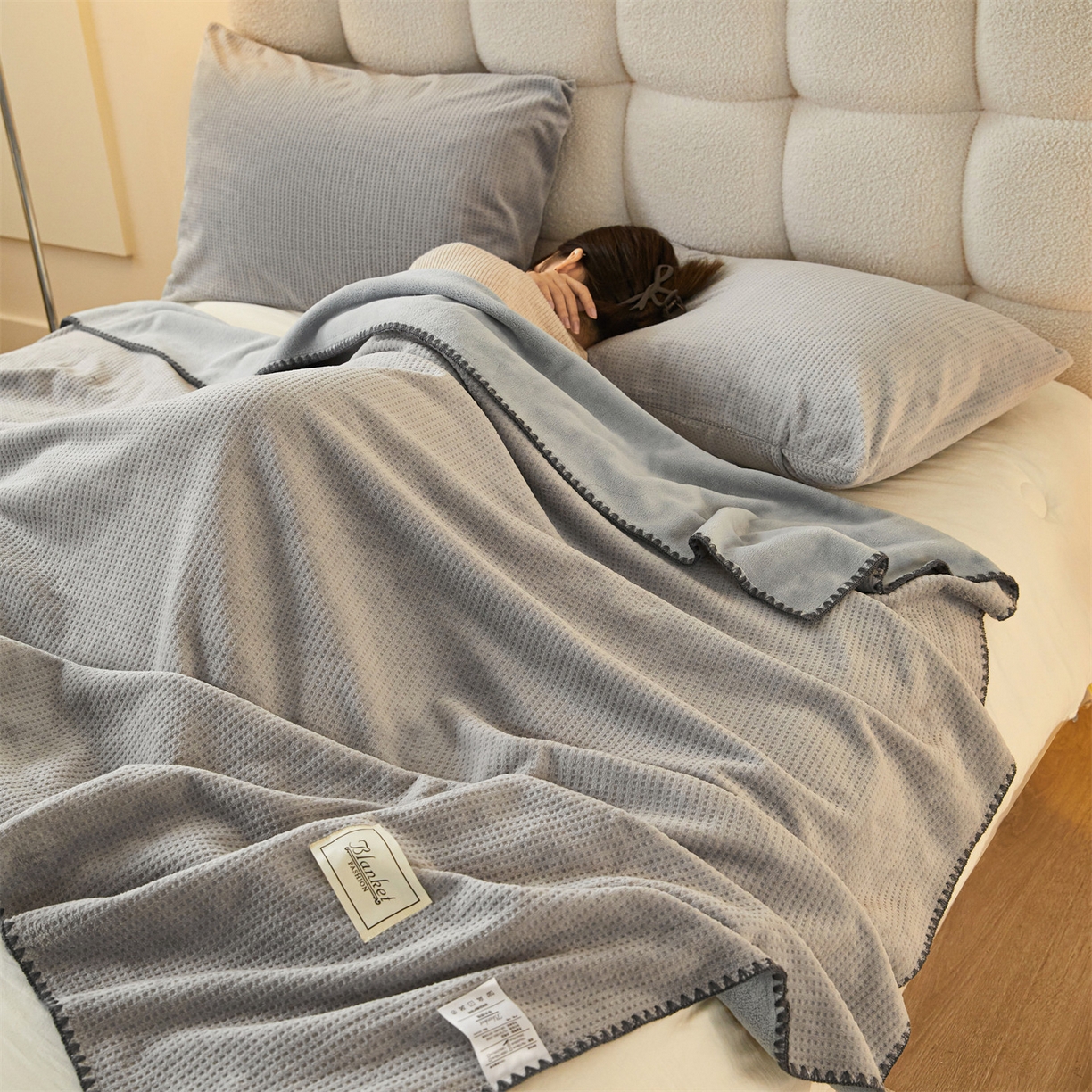 91家纺网 家纺一手货源 找家纺 雯豆家纺 2025新品华夫格毛毯盖毯双层加厚办公室披肩毯子 自由风-深空灰