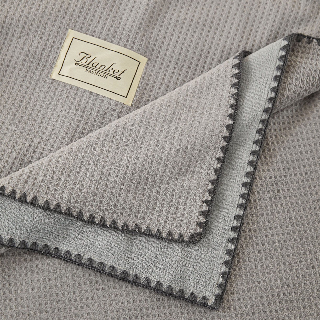 91家纺网 家纺一手货源 找家纺 雯豆家纺 2025新品华夫格毛毯盖毯双层加厚办公室披肩毯子 自由风-深空灰