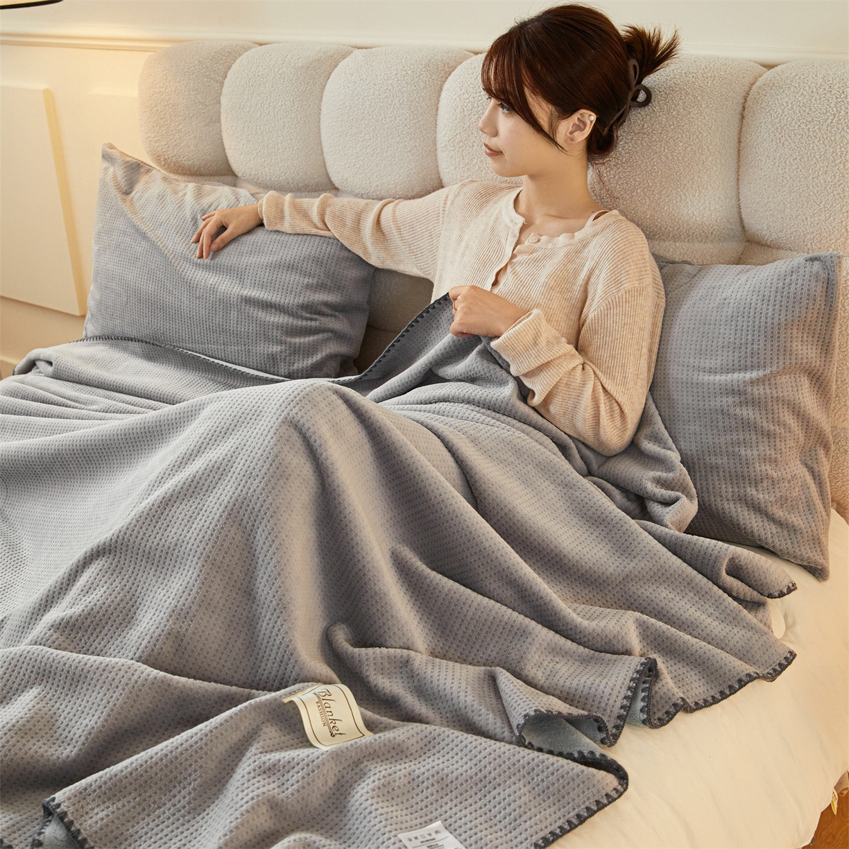 91家纺网 家纺一手货源 找家纺 雯豆家纺 2025新品华夫格毛毯盖毯双层加厚办公室披肩毯子 自由风-深空灰