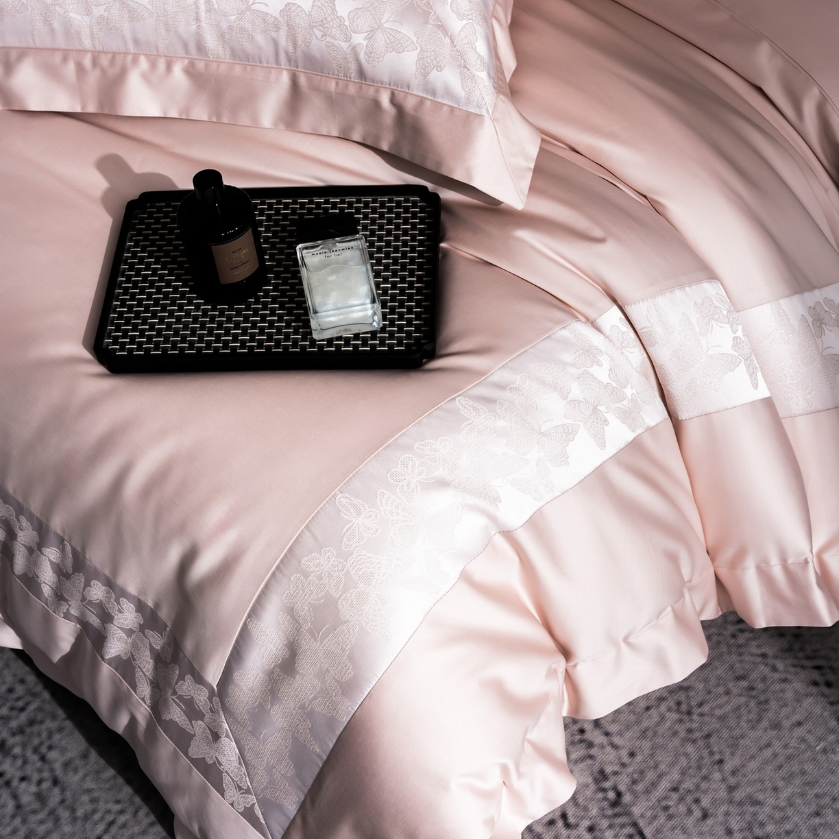 91家纺网 家纺一手货源 找家纺 MIU缪家居 2025新款100支全棉四件套-卡缦【控价368】 卡缦-粉