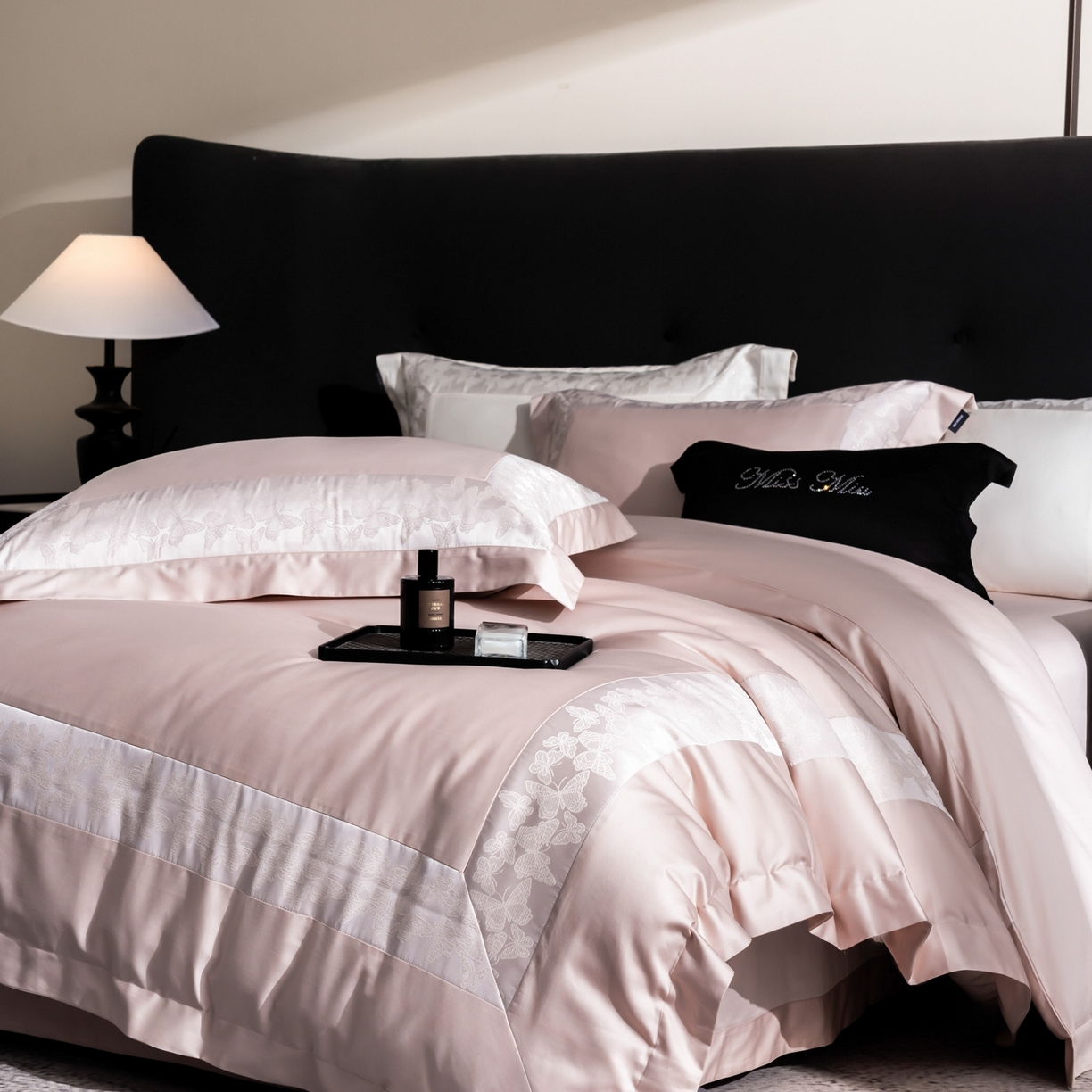 91家纺网 家纺一手货源 找家纺 MIU缪家居 2025新款100支全棉四件套-卡缦【控价368】 卡缦-粉