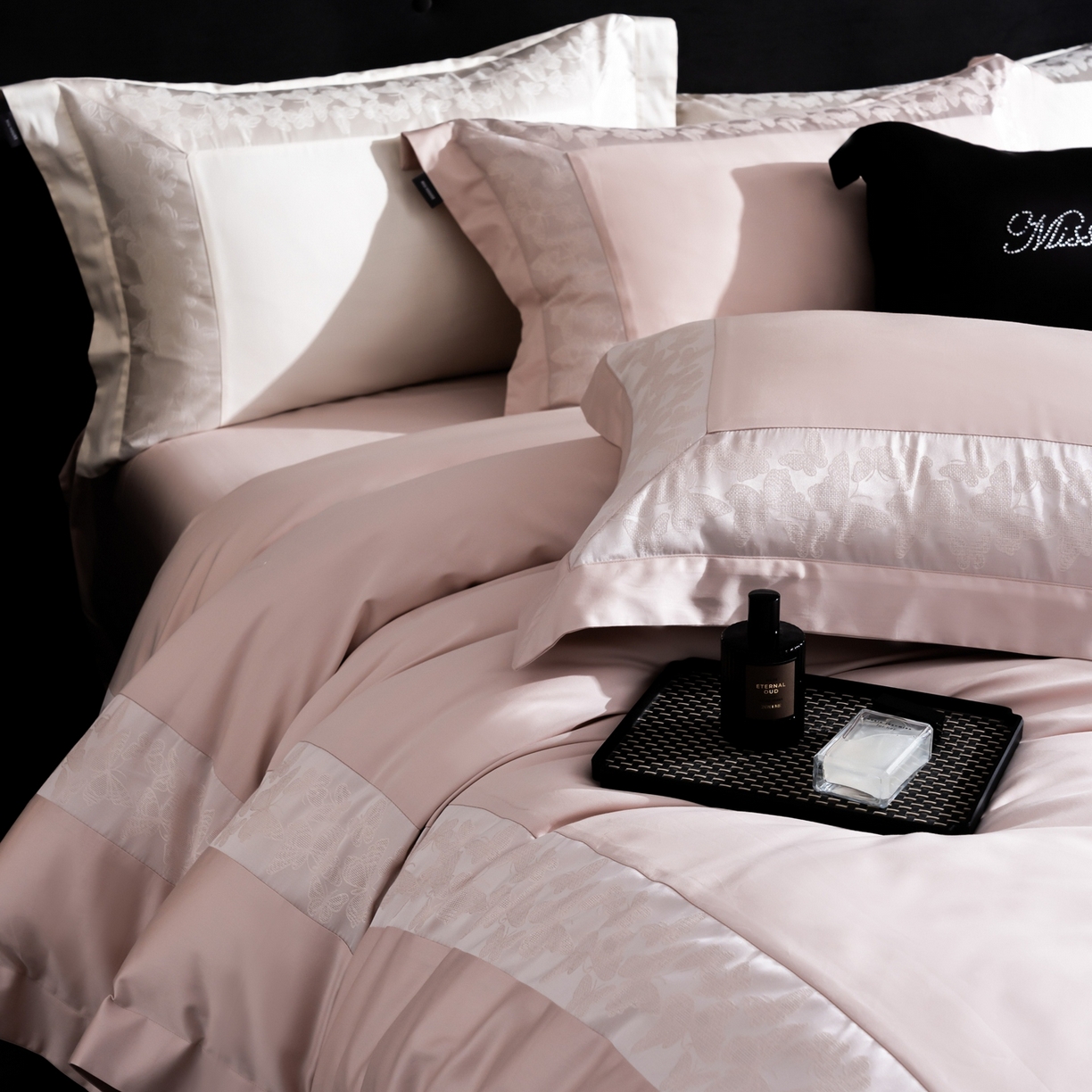 91家纺网 家纺一手货源 找家纺 MIU缪家居 2025新款100支全棉四件套-卡缦【控价368】 卡缦-粉