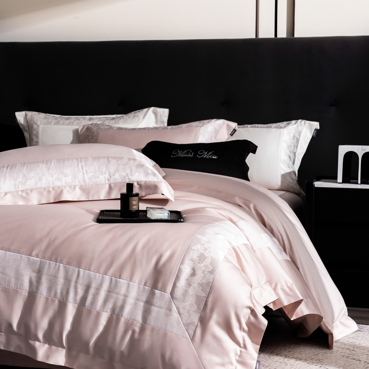 91家纺网 家纺一手货源 找家纺 MIU缪家居 2025新款100支全棉四件套-卡缦【控价368】 卡缦-粉