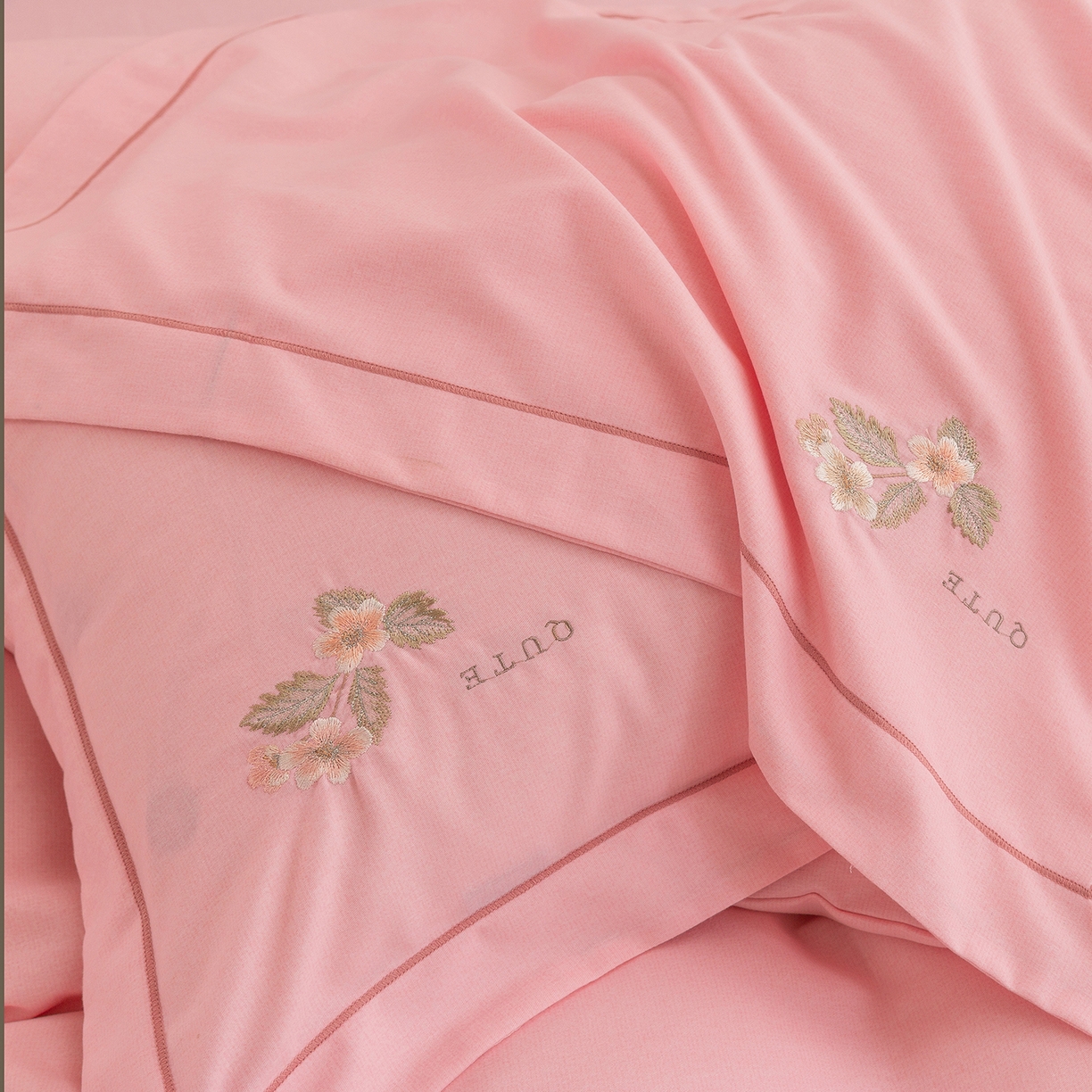 91家纺网 家纺一手货源 找家纺 （总）绒博士 2025新款全棉磨毛绣花四件套--依恋系列