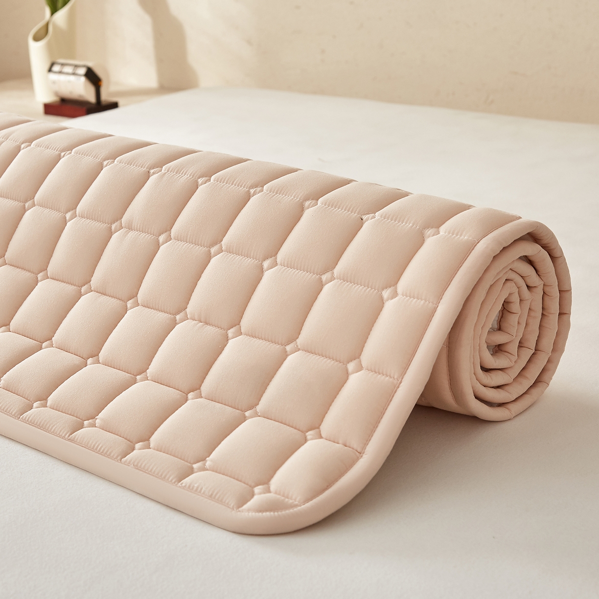 91家纺网 家纺一手货源 找家纺 （总）缦吉 2025新款A类纯色大豆纤维夹棉床护垫系列